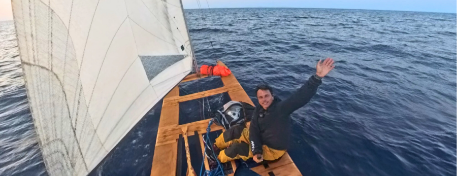 Didac Costa i Guillermo Cañardo culminen una travessia històrica entre Barcelona i Menorca en patí de vela
