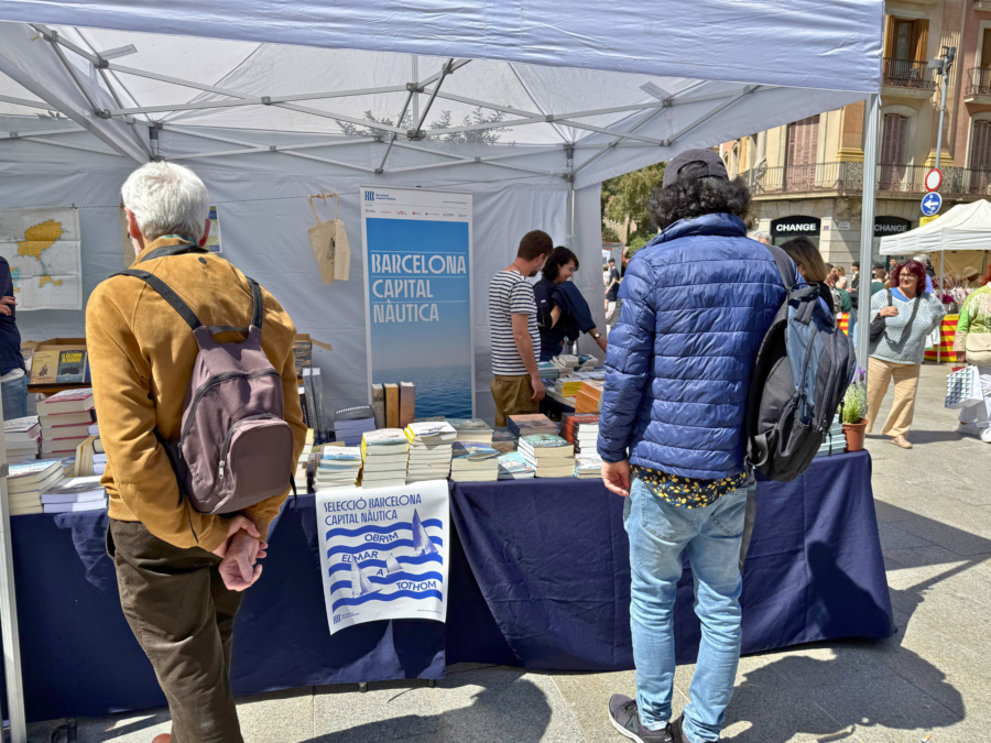 Vivimos Sant Jordi entre libros náuticos y compromiso social