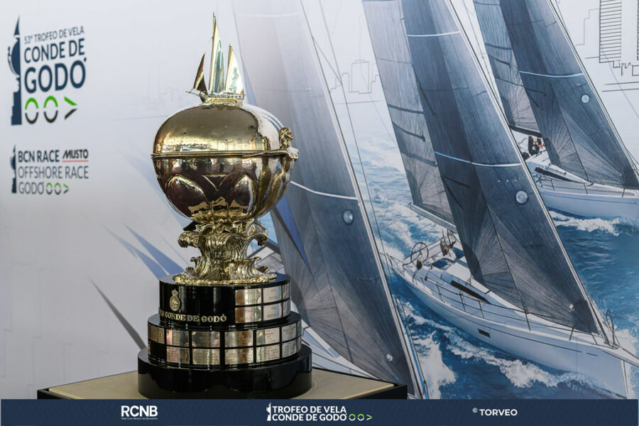 Trofeu Conde de Godó 2026: trofeu oficial de la regata al Reial Club Nàutic de Barcelona, símbol d’una de les grans cites internacionals de vela del Mediterrani.