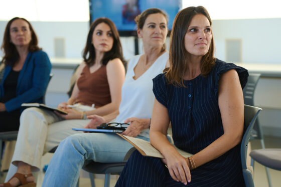 Tertúlia de l'Associació Dones en Joc sobre la visibilitat de l'esport femení als mitjans de comunicació.