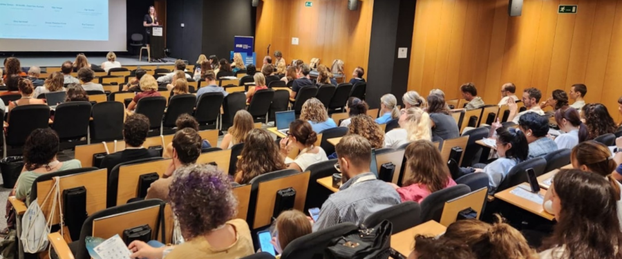 Públic assistent a l’EMSEA Conference 2026 durant una de les sessions sobre educació i cultura oceànica a l’Institut de Ciències del Mar.